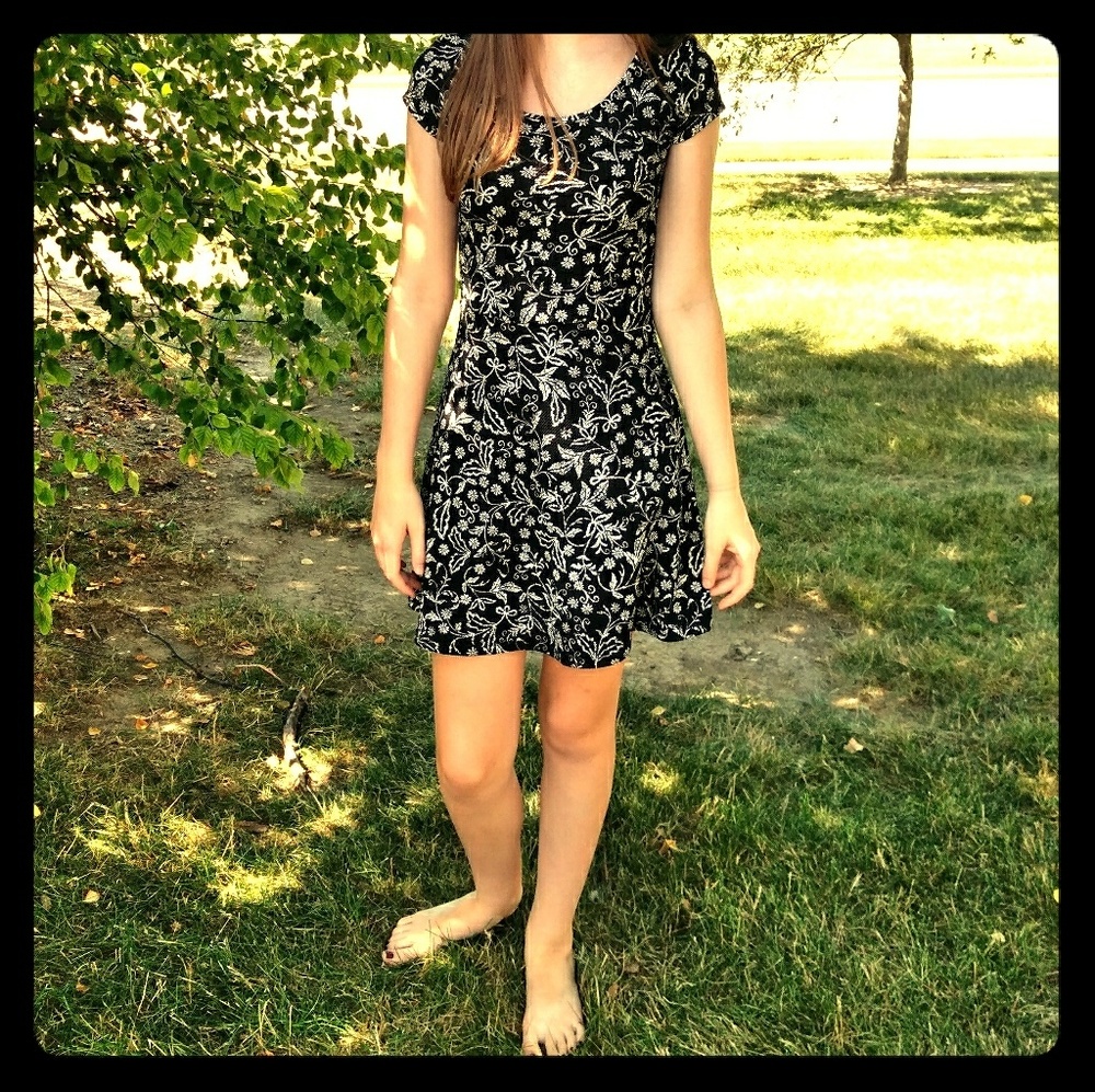 Womens Black and White Patterned Dress